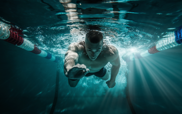 Firefly_Hyper-realistic close-up of an athlete performing underwater resistance training, dra 398634